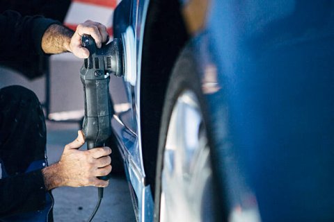 Réparation de carrosserie d'une voiture accidentée à Pignan 