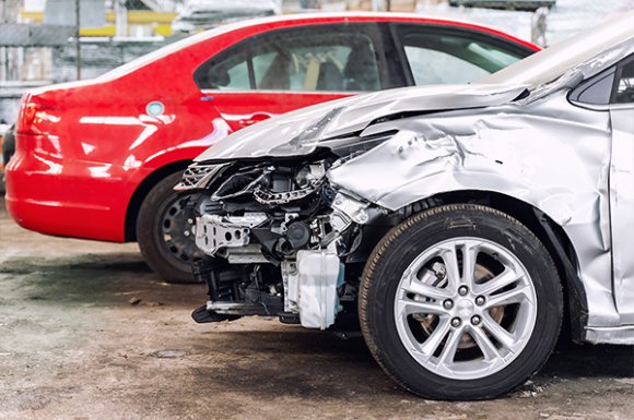 Remplacer un pare choc accidenté d'une voiture à Lavérune. HDP CARROSSERIE