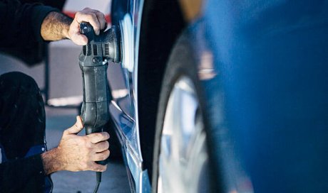 Réparation de carrosserie d'une voiture accidentée à Pignan 